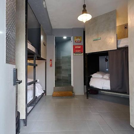 We Hostel And Suites Miraflores By Stand Out Hotels Collection Santo Domingo Exteriör bild